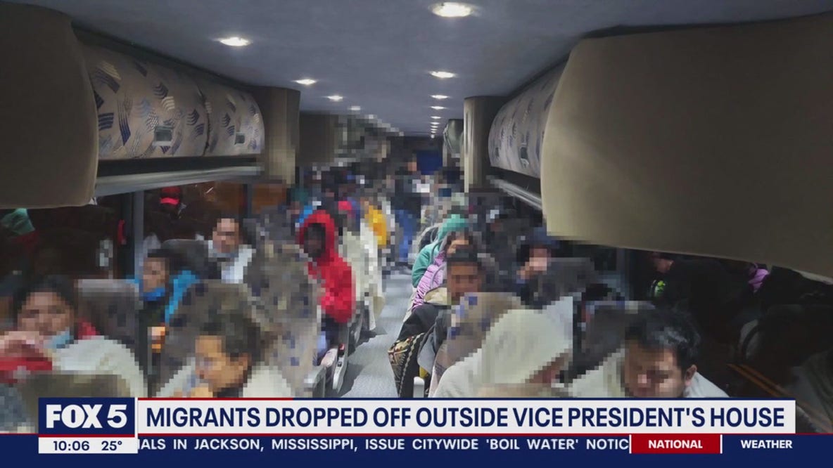 'This has not stopped:' Migrant buses arrive in DC on Christmas Eve